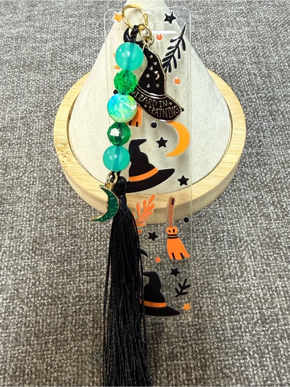 🧙🏻‍♀️Acrylic bookmark “Witch Hats” design, beads and 2 Charms.NWOT(Size small )